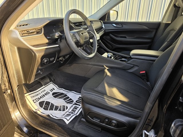 2023 Jeep Grand Cherokee L Laredo 4x4