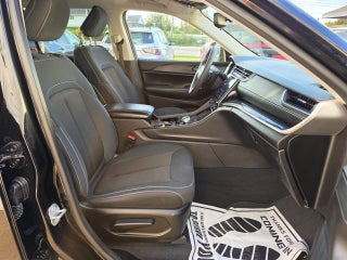 2023 Jeep Grand Cherokee L Laredo 4x4